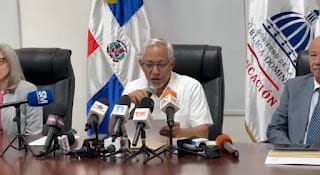 Educación anuncia aumento salarial de un 8 % para los maestros 5