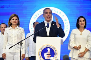 Luis Abinader se queda en el poder 5