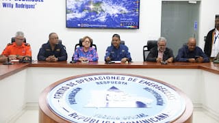 COE incrementa y amplía niveles de alerta; llama a la población en alto riesgo en las provincias alertadas a no descuidarse 4 COE incrementa y amplía niveles de alerta; llama a la población en alto riesgo en las provincias alertadas a no descuidarse