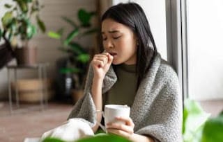 Influenza y resurgimiento de Covid invaden las consultas de los neumólogos