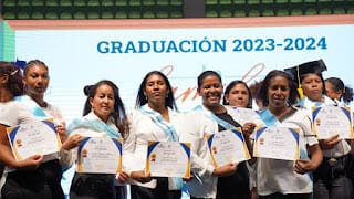 Más de 6,000 padres de estudiantes del sector público finalizan el programa “La familia se transforma desde la escuela”