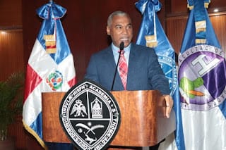 UASD gradúa 369 jóvenes en diferentes cursos de idiomas