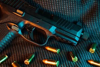 Policía Nacional frustra robo en estación de gas en La Romana: Un delincuente muerto y otro herido 5