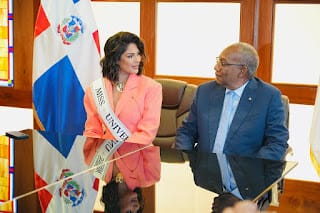 La UASD Recibe a Miss Universo 2023: Una Charla sobre Sueños y Superación