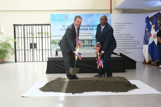 UASD y el MICM inician construcción de planta purificadora y envasadora de agua