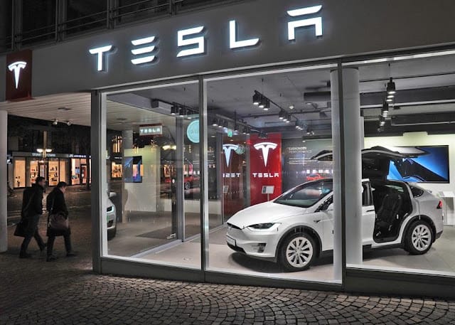 Los gigantes tecnológicos como Tesla y Alphabet arrastraron a Wall Street a su peor día desde 2022