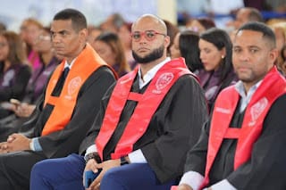 En graduación regional Este, rector de la UASD solicita al presidente continuar con su apoyo