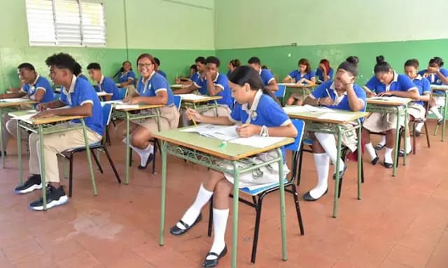 Dice que hay 65 mil estudiantes más en la jornada escolar extendida