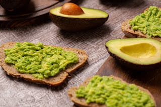 ¿Qué beneficios para la salud nos traen los aguacates?