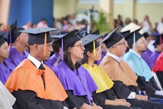 En graduación regional Este, rector de la UASD solicita al presidente continuar con su apoyo