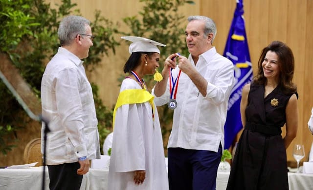 Abinader encabeza graduación de decenas de estudiantes en distintas carreras técnicas