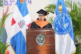 En graduación regional Este, rector de la UASD solicita al presidente continuar con su apoyo