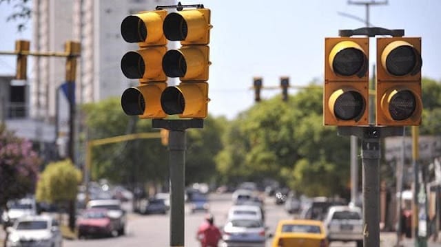 Desperfecto en semáforos genera caos vial en el Distrito Nacional