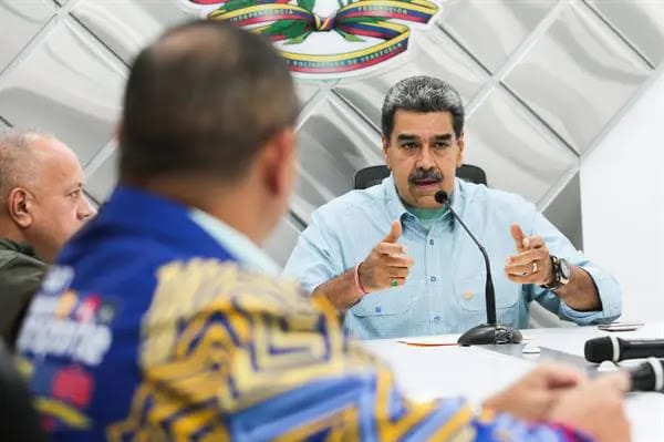 Maduro dice «cuenta llamada Anonymous» había amenazado con un apagón nacional en Venezuela