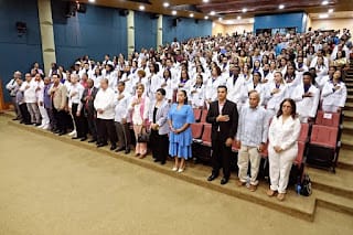 UASD Recinto Santiago colocan plaquitas a la XXVII Promoción de Médicos Internos