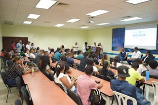 Defensor del Pueblo Promueve Derechos Humanos en Conversatorio con Estudiantes de la UASD Santiago