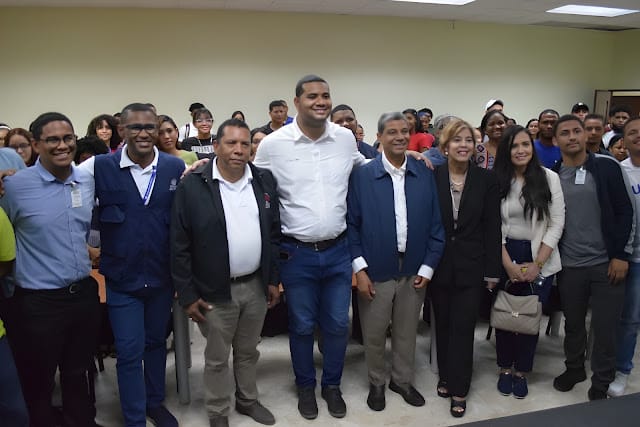 Defensor del Pueblo Promueve Derechos Humanos en Conversatorio con Estudiantes de la UASD Santiago