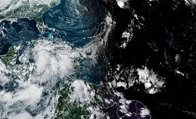 Florida declara 41 condados en emergencia ante amenaza de posible huracán