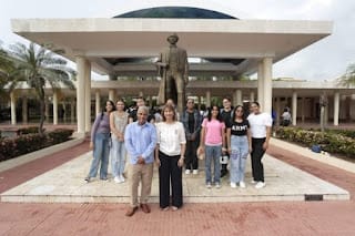 Estudiantes de New Century College participan en el programa “Universitario por un Día” en la UASD