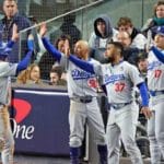 Los Ángeles Dodgers, a un paso de conquistar la Serie Mundial tras vencer a los Yankees 3 Los Dodgers ganan el tercer juego de la Serie Mundial ante los Yankees con una destacada actuación de Walker Buehler y un jonrón clave de Freddie Freeman. Ahora, a una victoria de la gloria.