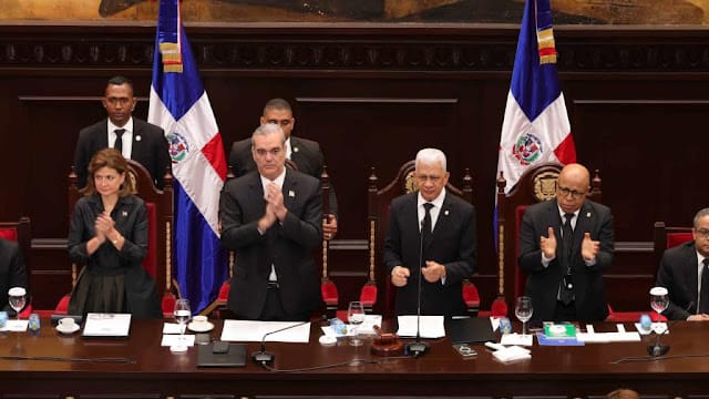 Entra en vigor la nueva Constitución dominicana tras proclamación oficial