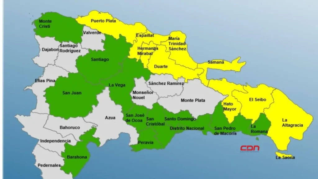 El COE Emite Alertas en 25 Provincias por Climas Inestables 6 Representación del Centro de Operaciones de Emergencias (COE) junto a un mapa que muestra las provincias en alerta por condiciones climáticas adversas en la República Dominicana