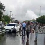 Accidente múltiple en la autopista Joaquín Balaguer, con varios vehículos involucrados y daños significativos en el tramo Estancia del Yaque.