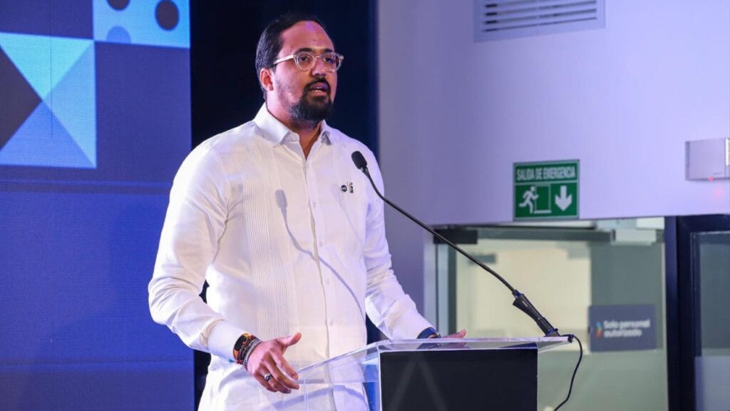 Servicios de Puntos GOB alcanzan el millón en 2024, ahorrando millones a los dominicanos y al Estado 6 Ciudadanos realizando trámites en un Puntos GOB en República Dominicana, optimizando tiempo y recursos en 2024.