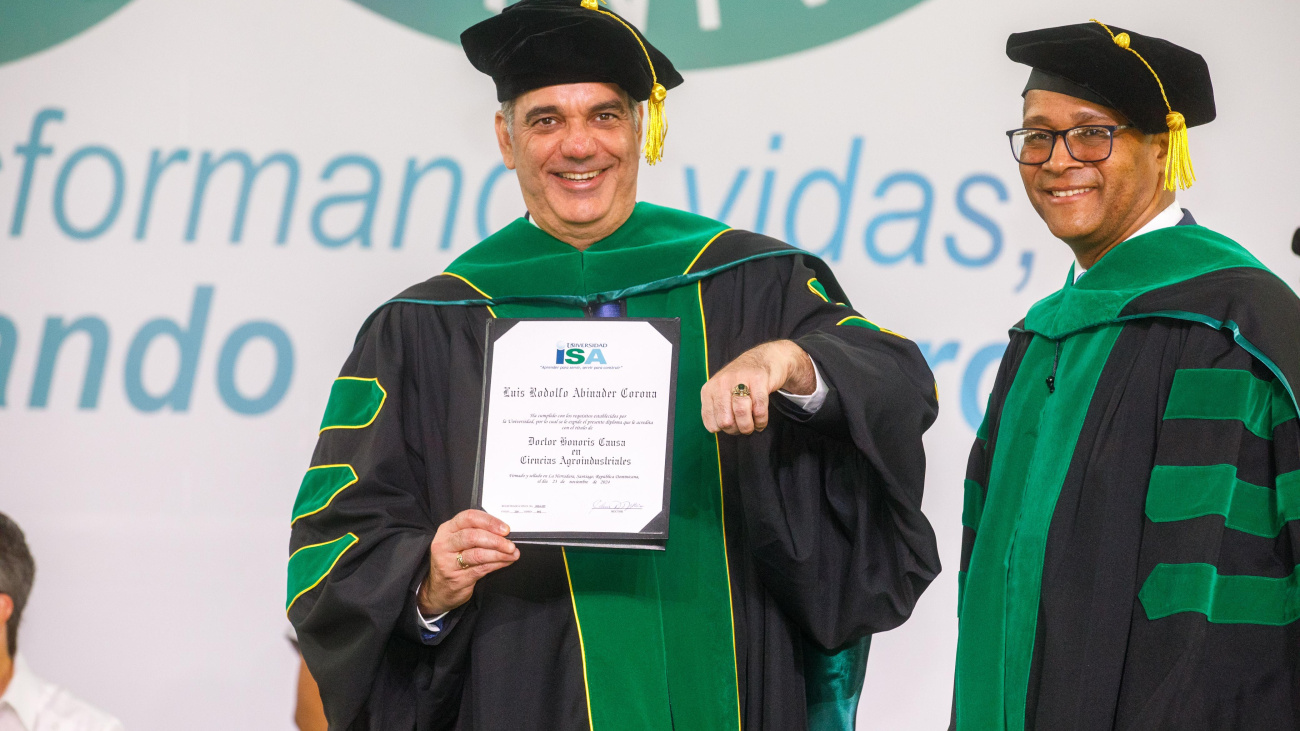 En una ceremonia marcada por emotivas palabras y un ambiente solemne, la Universidad ISA otorgó el título "doctor honoris causa" en Ciencias Agroindustriales al presidente Luis Abinader.