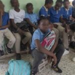 Estudiantes haitianos en aulas dominicanas, representando el crecimiento de su matrícula en el sistema educativo nacional.