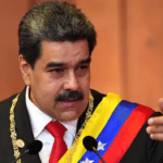 Nicolás Maduro hablando en una transmisión oficial, anunciando medidas contra TikTok por la promoción de retos peligrosos.