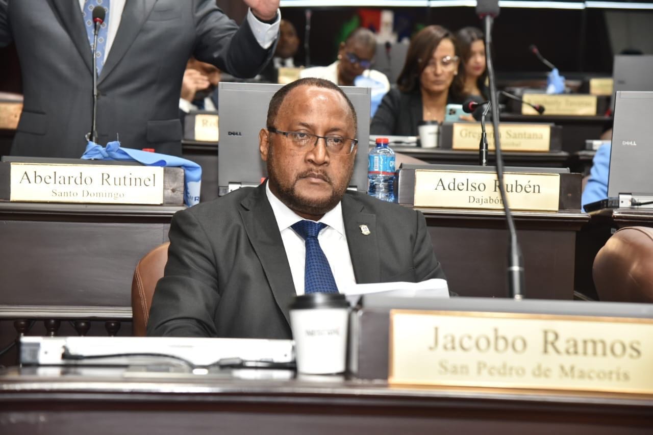 Jacobo Ramos, presidente de la CNTD, durante la conmemoración del 53º aniversario de la organización, reafirmando el compromiso de seguir luchando por los derechos laborales y sociales de los trabajadores en la República Dominicana.