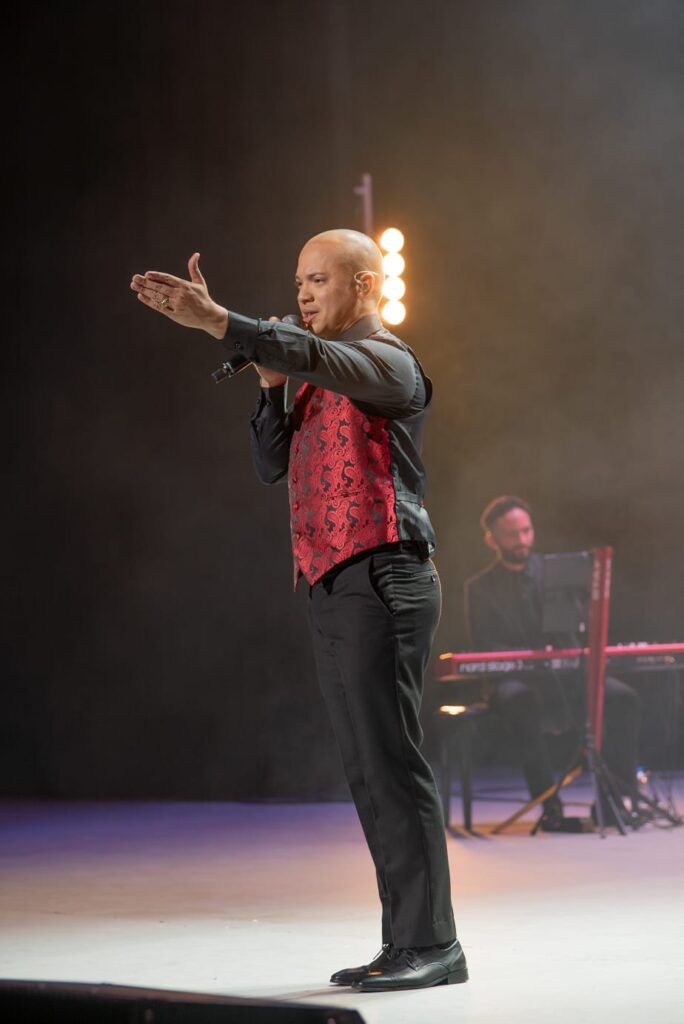 Anthony Wood Desnuda el Alma en una Noche Mágica en el Gran Teatro del Cibao.