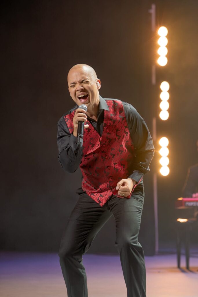 Anthony Wood Desnuda el Alma en una Noche Mágica en el Gran Teatro del Cibao.