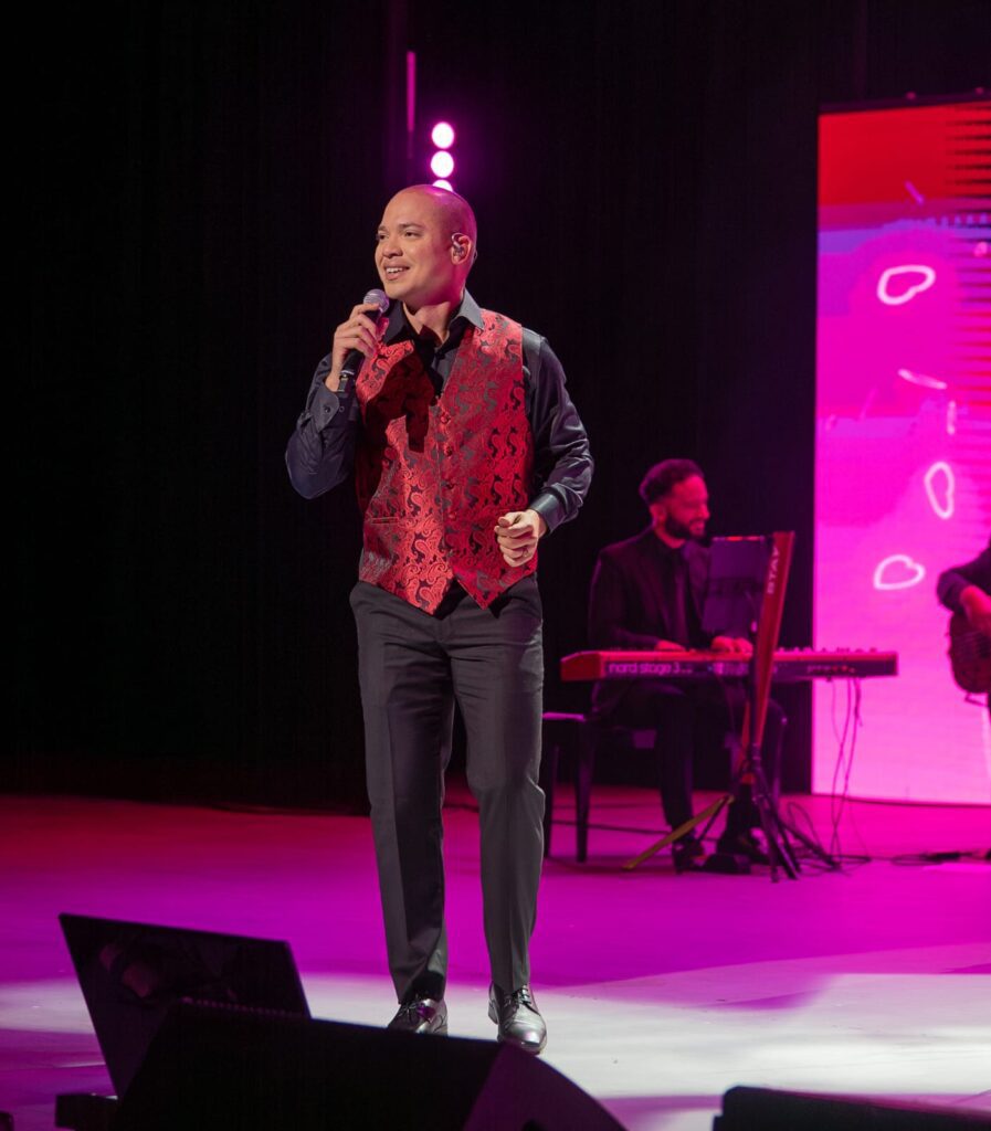 Anthony Wood Desnuda el Alma en una Noche Mágica en el Gran Teatro del Cibao.