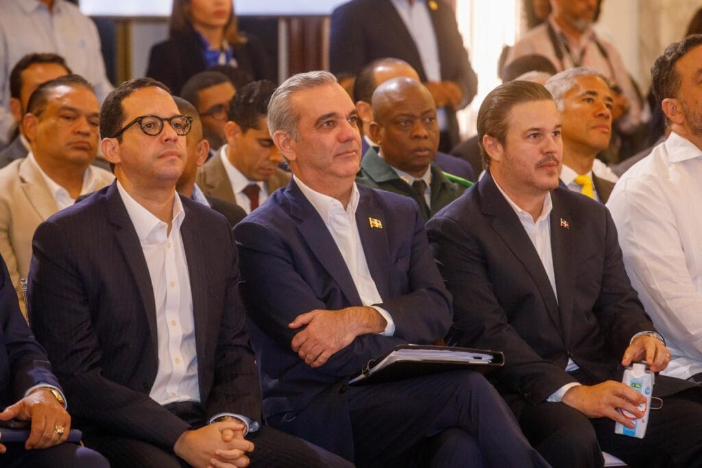 El Gobierno logra ahorrar 60,000 millones con la reducción de la burocracia pública 6