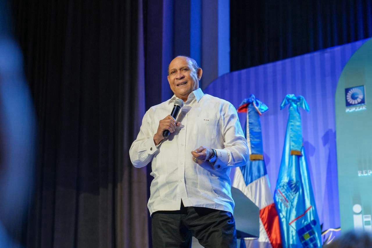 Dado el flagelo de la deserción escolar que en la República Dominicana asciende a unos 645 mil estudiantes, el director general del Instituto Nacional de Formación Técnicos Profesional (INFOTEP), Rafael Santos Badia presentó una propuesta de transformación de la educación, con la cual se mitigará el impacto del abandono de las aulas.