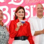 Con un evento celebrado en Santiago, la vicepresidenta de la República, Raquel Peña, dio inicio a dos importantes iniciativas gubernamentales para la temporada festiva: el Bono Navideño y el programa “La Navidad del Cambio”.