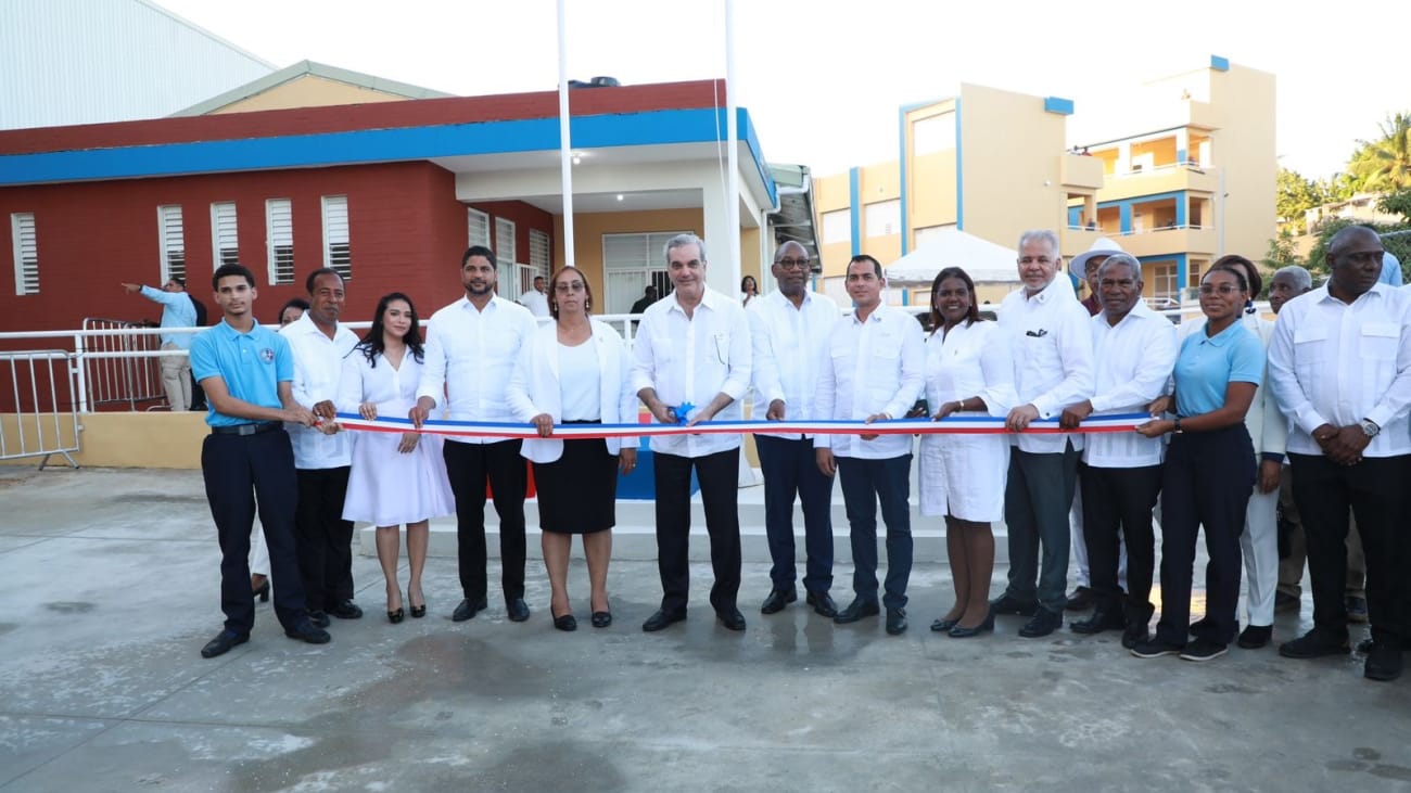 Presidente Abinader inaugura obras de la UASD en San Cristóbal, incluyendo un liceo experimental y un centro de atención infantil