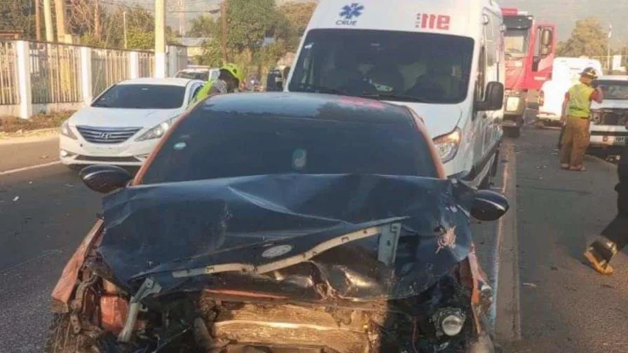 Choque múltiple en Bonao deja cuatro personas heridas