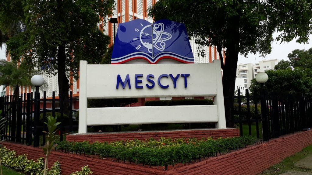 Fachada del edificio del Ministerio de Educación Superior, Ciencia y Tecnología (Mescyt), sede principal en la ciudad.