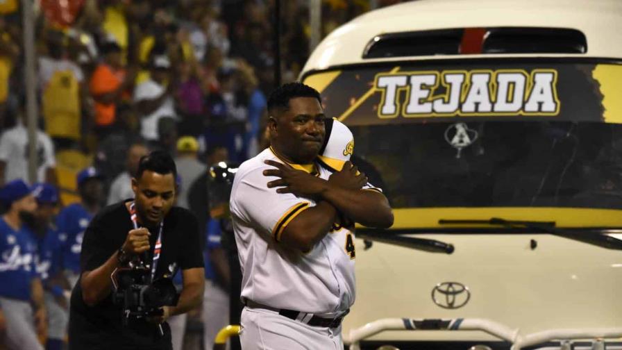 El Estadio Cibao vivió una jornada memorable al rendir homenaje a Miguel Tejada, una de las figuras más destacadas en la historia de las Águilas Cibaeñas y del béisbol dominicano.