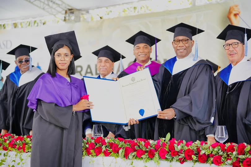 UASD gradúa a más de 2,400 profesionales en ceremonia de fin de año