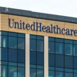 Acciones de UnitedHealth Group caen un 5 % tras revelación de detalles del manifiesto de Mangione