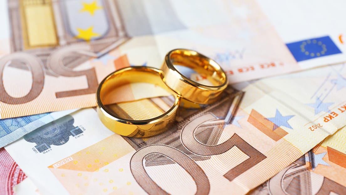 Una pareja austriaca se casa y divorcia 12 veces para obtener beneficios de pensión 5 Pareja austriaca casada y divorciada 12 veces enfrenta juicio por fraude de pensiones.