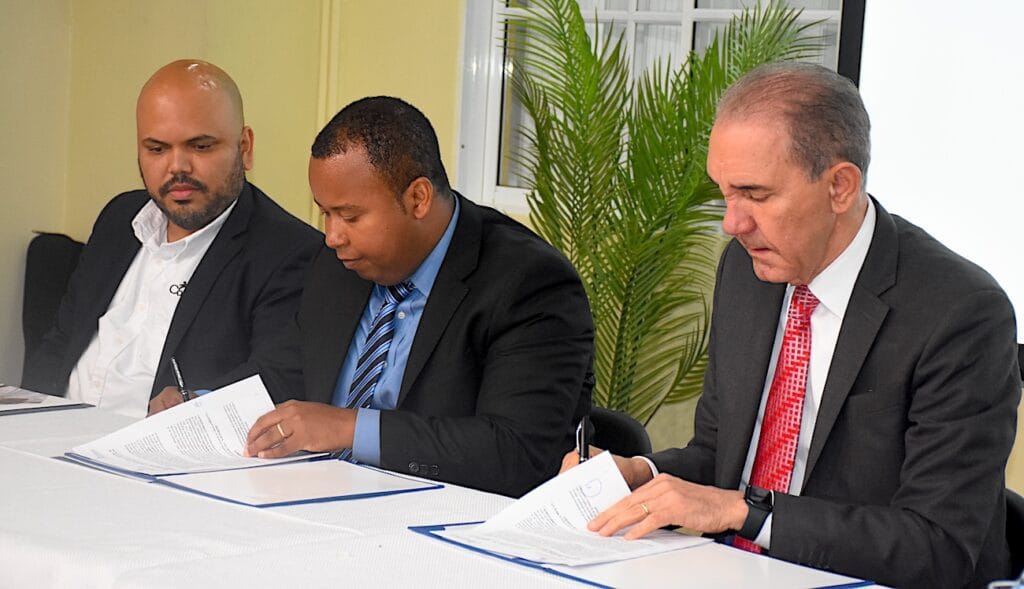 Nuevo convenio fomenta la enseñanza de inglés en sectores vulnerables de República Dominicana 6