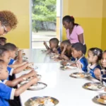 Desayuno escolar incluirá yogur de producción nacional desde enero 8 Conaleche introduce yogur nacional en el desayuno escolar desde enero 2025 en el Distrito Nacional.