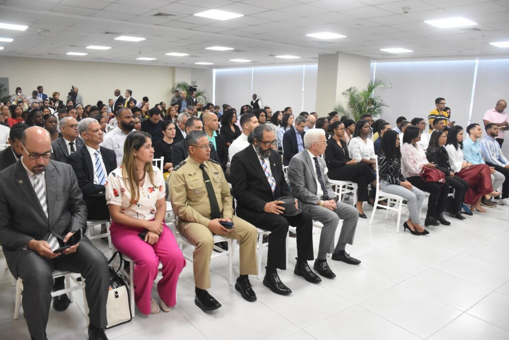 Estudiantes Destacados en el Congreso de Investigación del Mescyt 2024