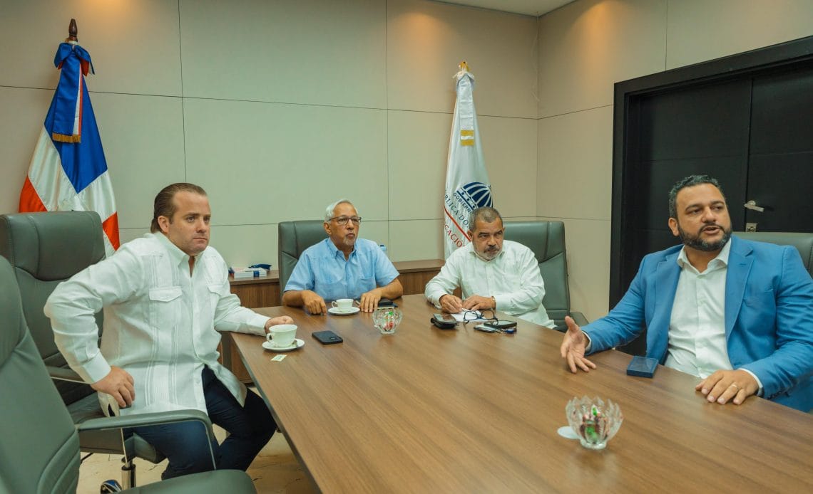 Reunión entre ministros para coordinar estrategias y alcanzar metas educativas prioritarias en RD.