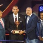 Alex Rodríguez recibe honores en el Salón de la Fama del béisbol latino 2 Alex Rodríguez es incluido en el Salón de la Fama del Béisbol Latino en República Dominicana.